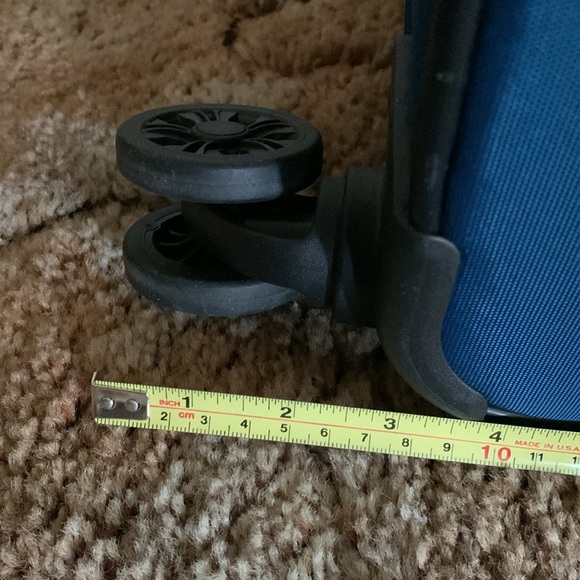 NWOT, American Tourister, Softside Spinner Suitcase - Picture 8 of 16